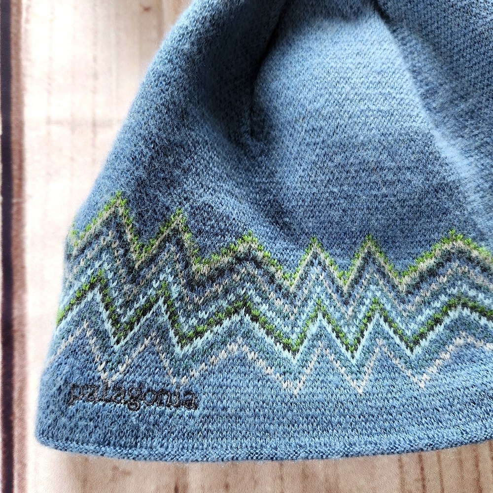 **SOLD** Patagonia Vintage Wool Blend Tassel Beanie Blue Green Pom Hat Unisex - Picture 2 of 8